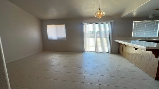 Building Photo - (APPLICATION PENDING) East Lancaster Home