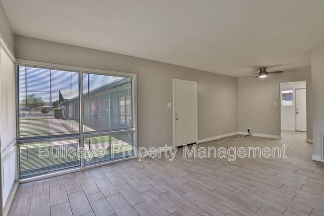 Building Photo - 3415 N 11th Ave