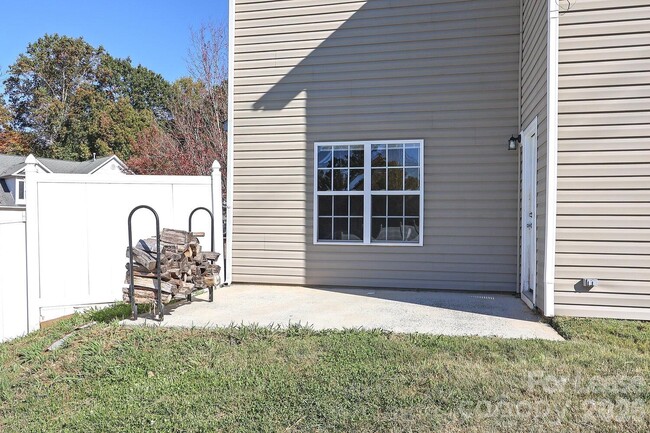 Building Photo - 10122 Victoria Blake Dr