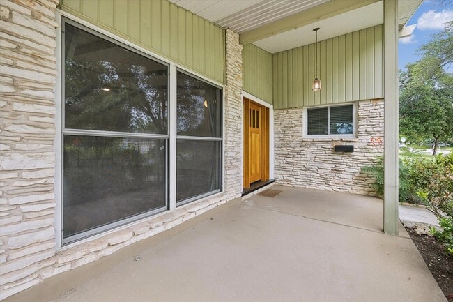 Building Photo - 1902 Wooten Dr