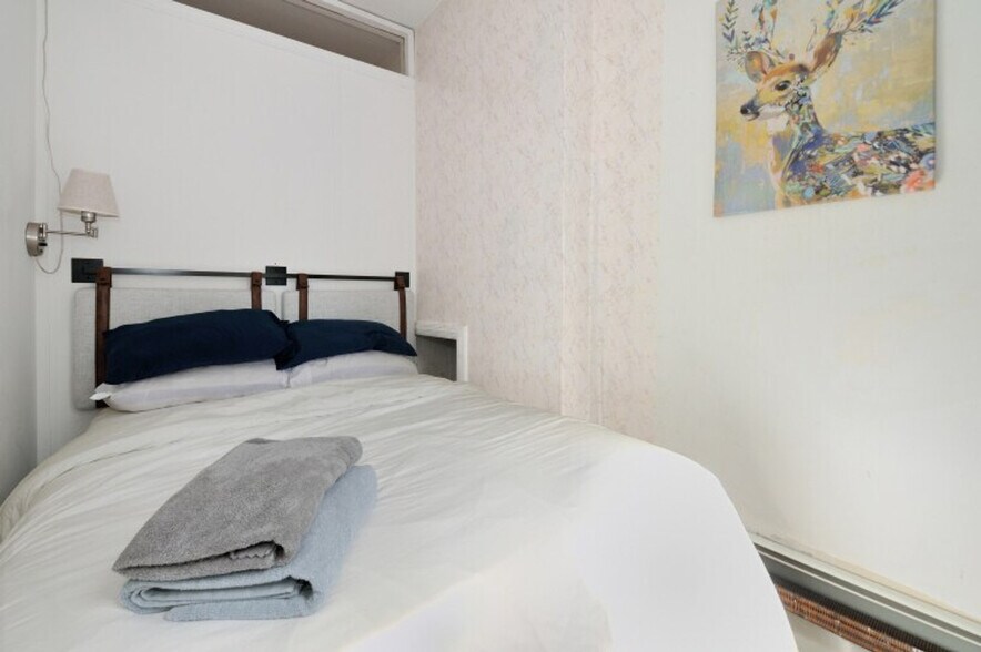 Building Photo - 474 9th Ave