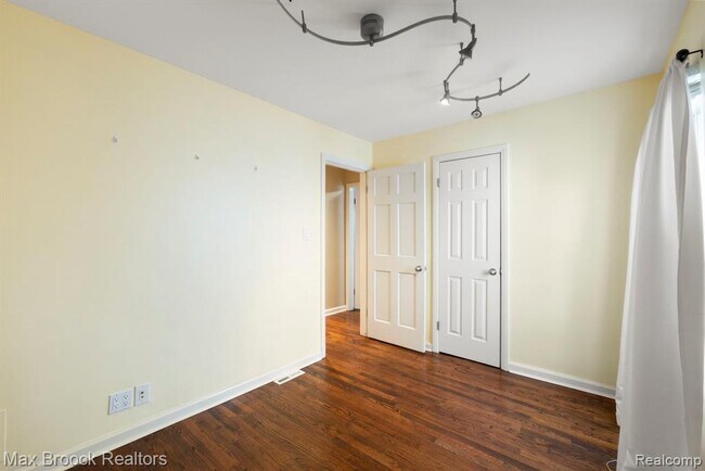 Building Photo - 3602 Elmhurst Ave