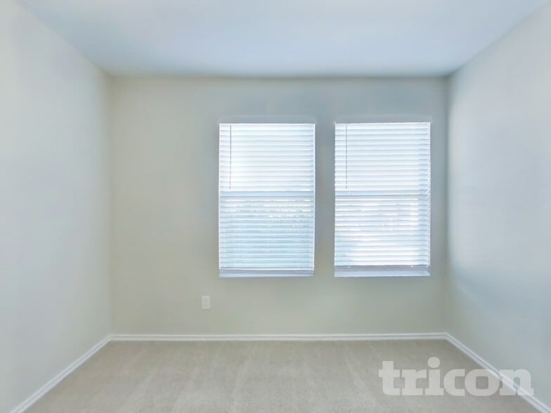 Building Photo - 5003 Mustang View