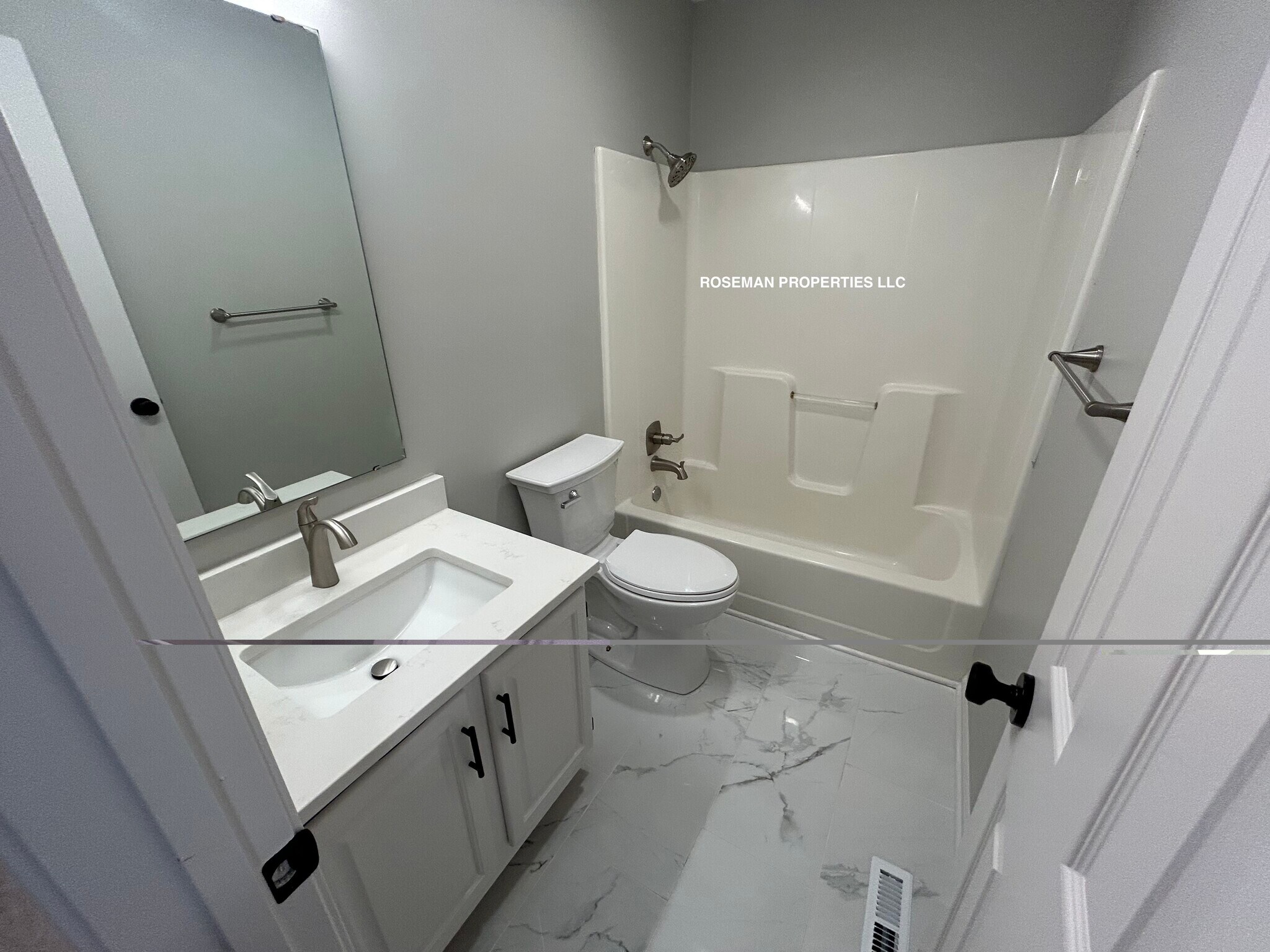 Hall Bath - 1045 N Lincoln St