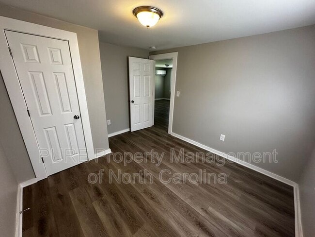 Building Photo - 204 Bookington Dr