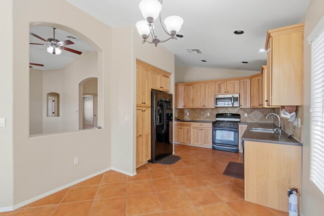 Building Photo - 39116 Quick Trot Dr