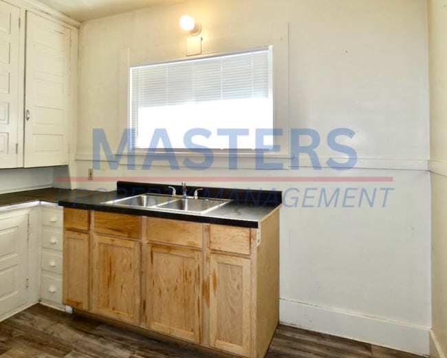 Building Photo - 4113 N Lockwood Ave