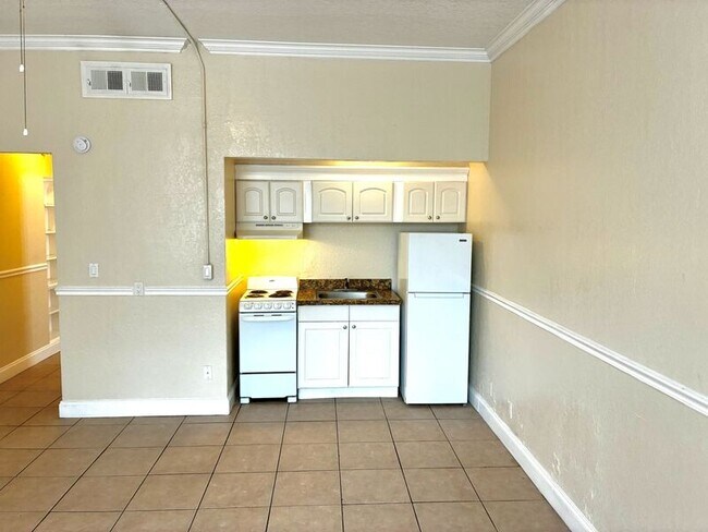 Building Photo - 311 W Ashley St