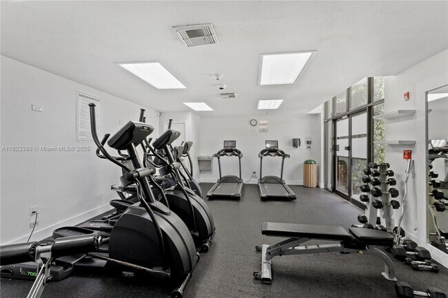 Building Photo - 161 Crandon Blvd