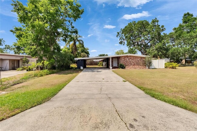Building Photo - 802 W Russell Dr