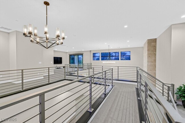 Building Photo - 65 Garibaldi Wy