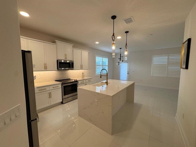 Building Photo - 16001 Grafton Wy