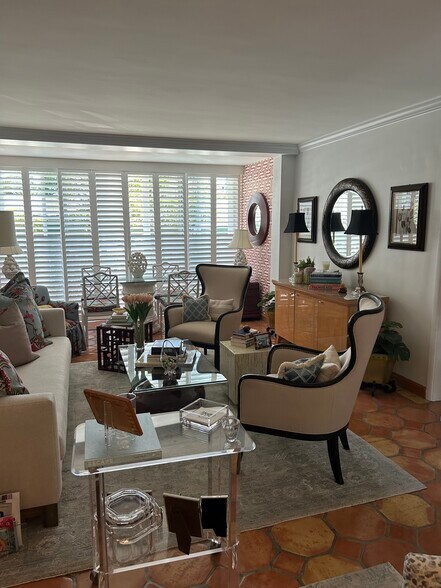 Living Room - 401 Peruvian Ave