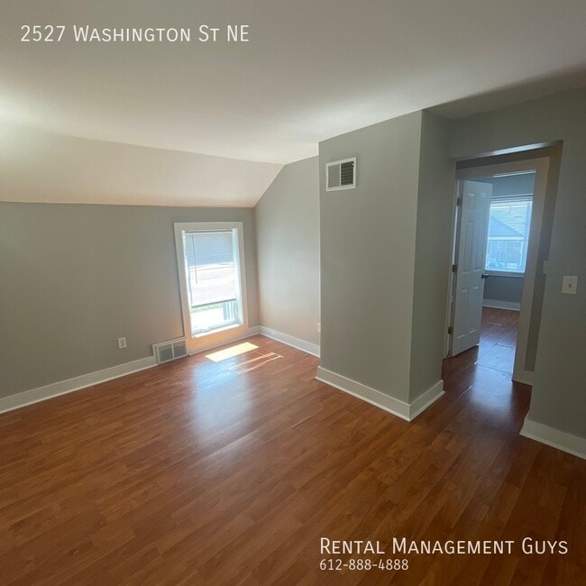 Building Photo - 4 Bedroom Home! Updated Kitchen and Office!