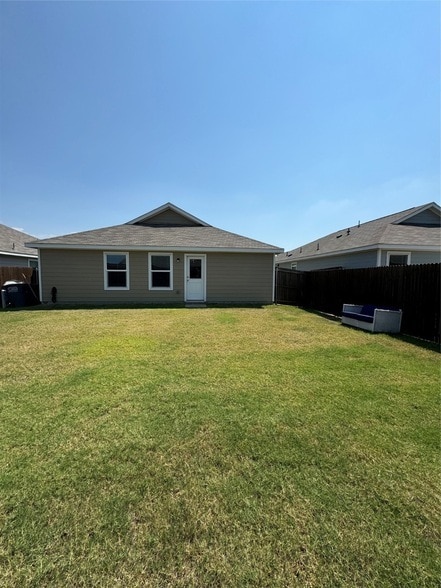 Building Photo - 652 Autumnwood Way