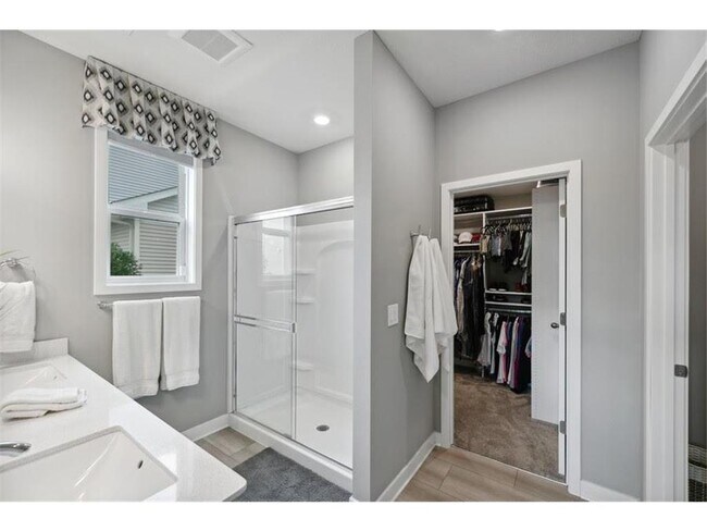 Building Photo - 9337 Bridle Way