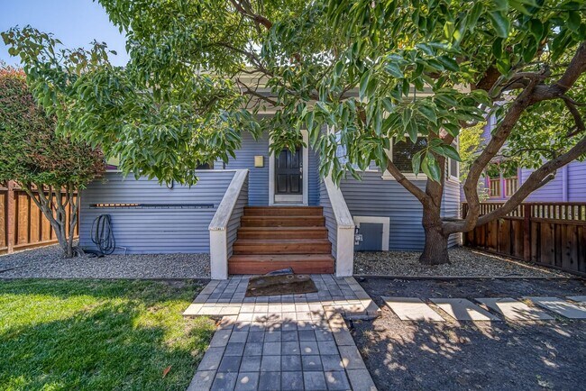 Building Photo - 734 Cassia St