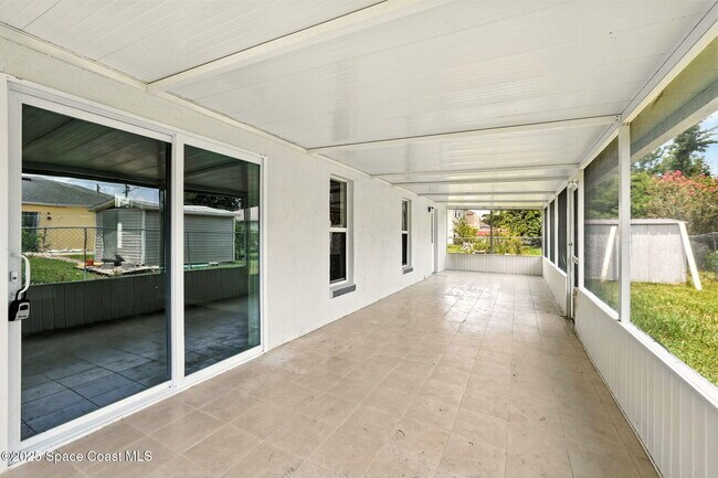 Building Photo - 460 Martigues Dr