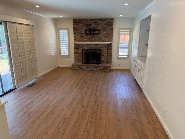 Building Photo - ALMADEN VALLEY - Sharp home with 4 large bedrooms (plus bonus room) and 3 full bathrooms, pool.