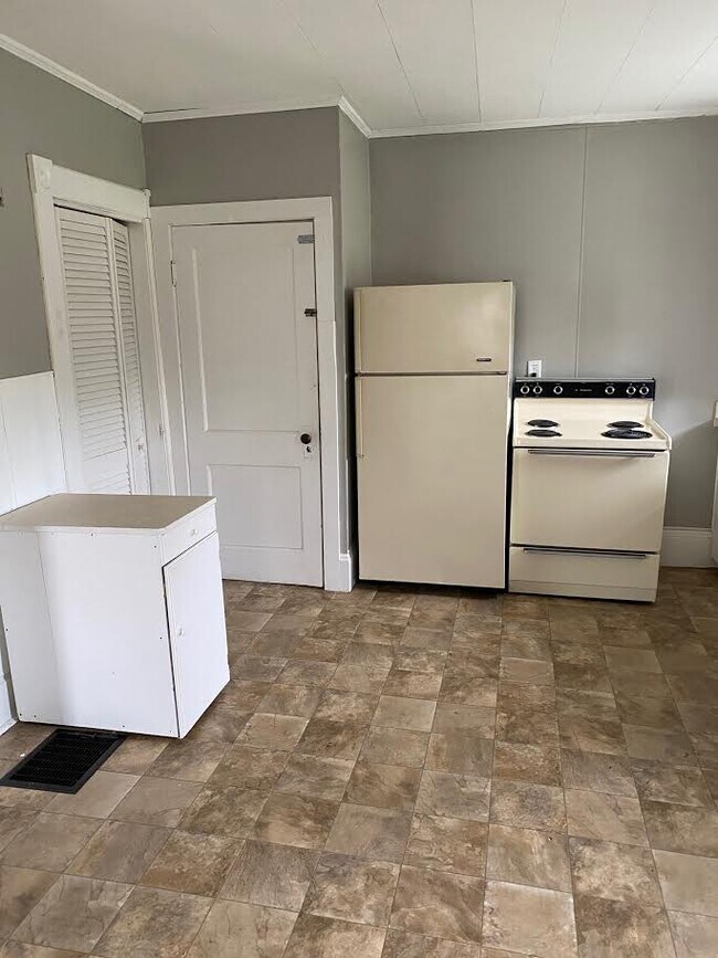 968 W Main St 968 W Main St Sugarcreek OH 44681 Apartment Finder