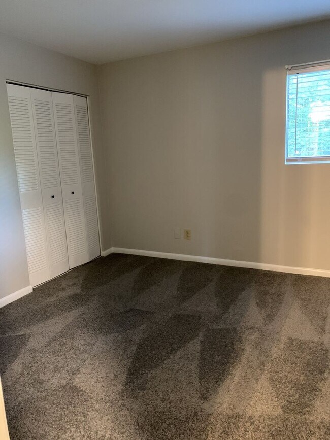 Building Photo - 2 BR/1.5 BA West Lake Townhome Near Dolley Madison