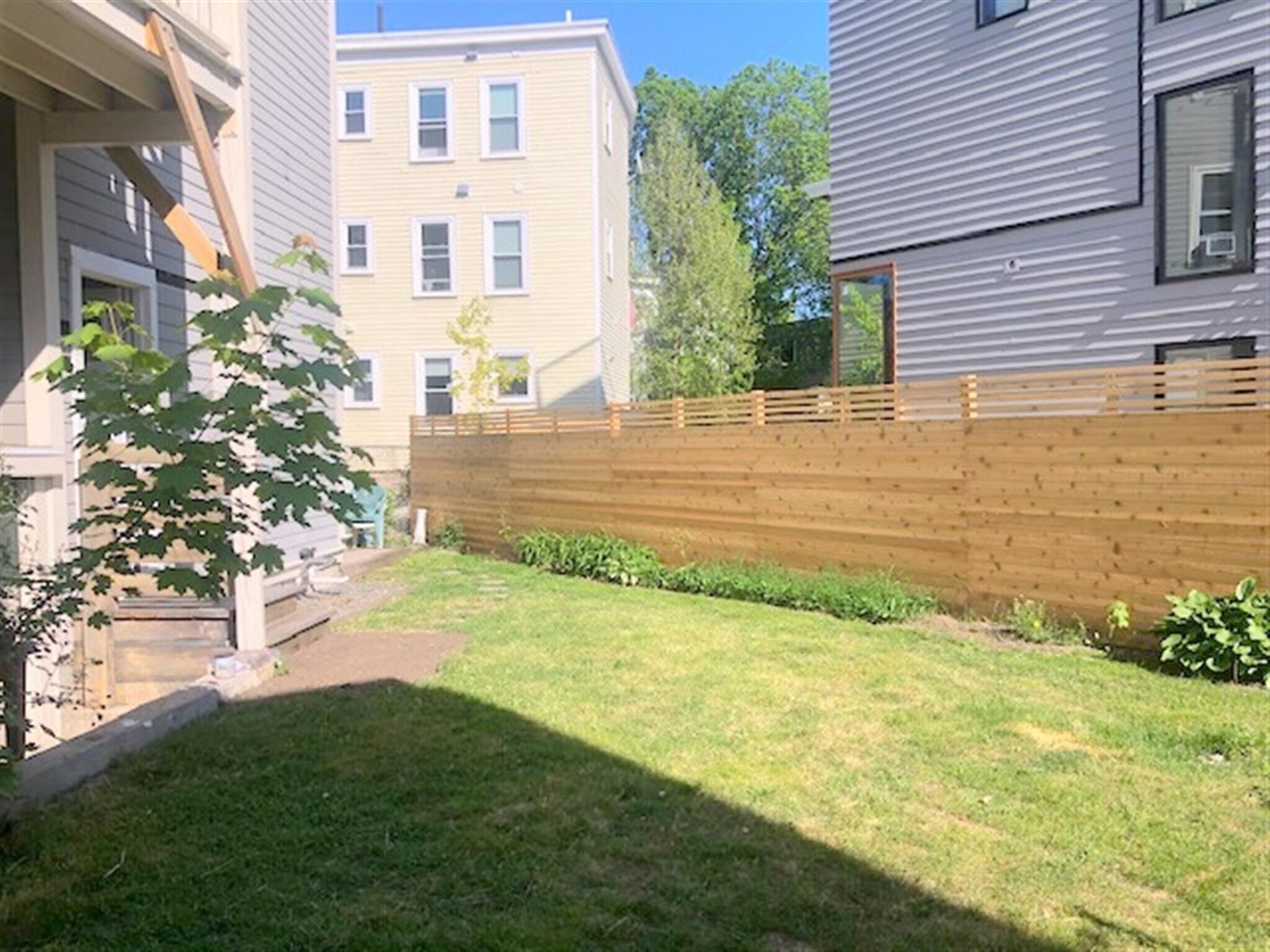 Building Photo - 77 Kinnaird St