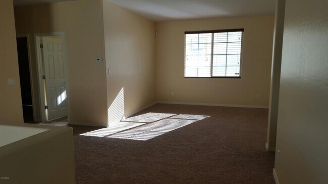 Building Photo - Beautiful 5 bed 3 bath home in Ocotillo Waters