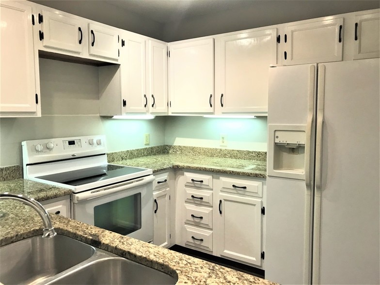 Kitchen Area 2 - 709 Abingdon Way NE