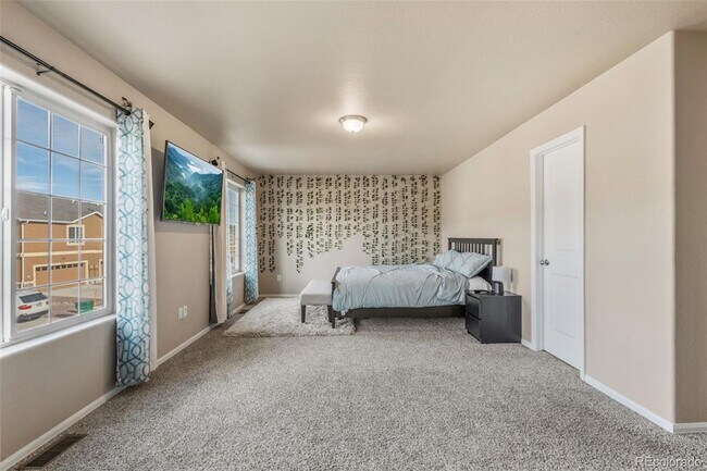 Building Photo - 7643 Sand Lake Heights