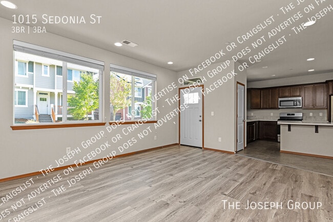 Building Photo - 1015 Sedonia St