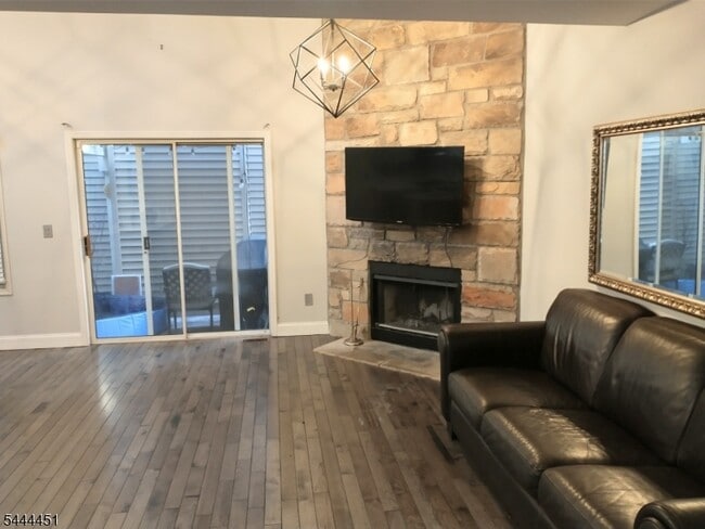 Building Photo - 55 Clarken Dr