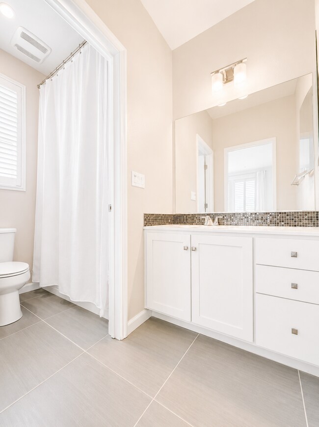 Building Photo - Now Available for Rent — Beautiful 3-Story Townhome in Hayward