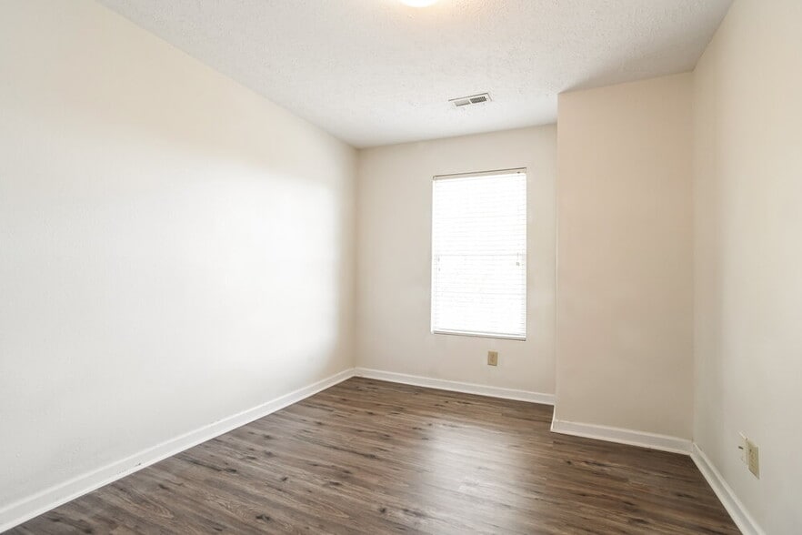 Building Photo - 14202 Luscombe Farm Rd