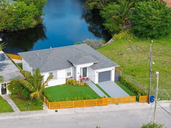 Building Photo - 655 NW 24th Ave