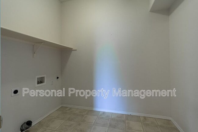 Building Photo - 2014 SW 11th St