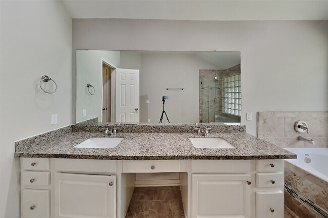 Building Photo - 18 Vista Mill Pl