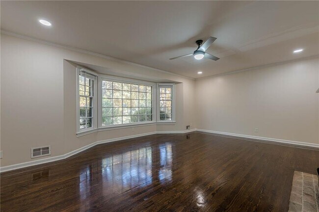 Building Photo - 6640 Williamson Dr NE