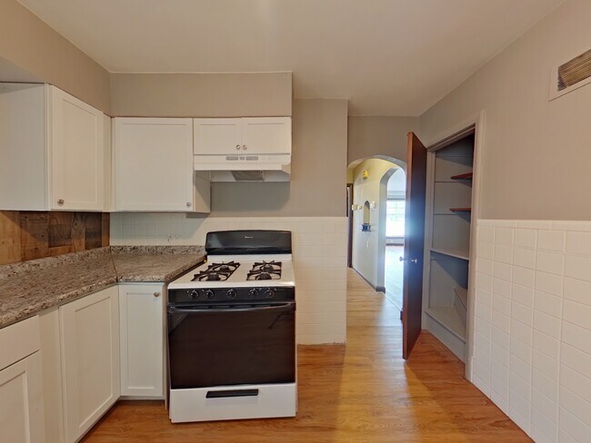 Building Photo - 1633 Veronica Ave