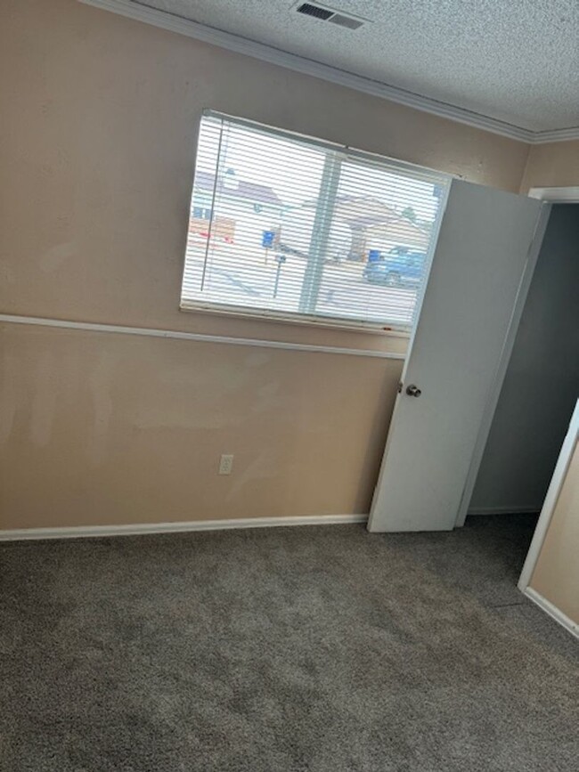 Building Photo - Cozy Pikes Peak Panorama 3BD/1.5BA Split-L...
