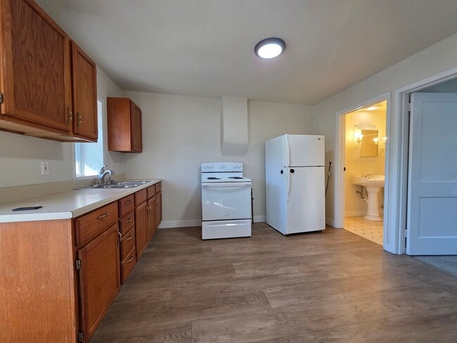 Building Photo - 414-416 S Andrews St