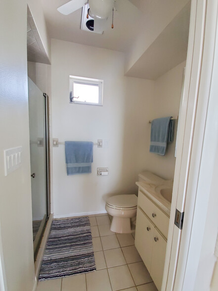 Master bath - 6960 Country Lakes Cir