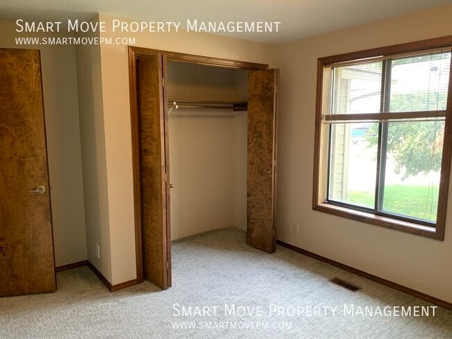 Building Photo - 2135 E Serene Dr