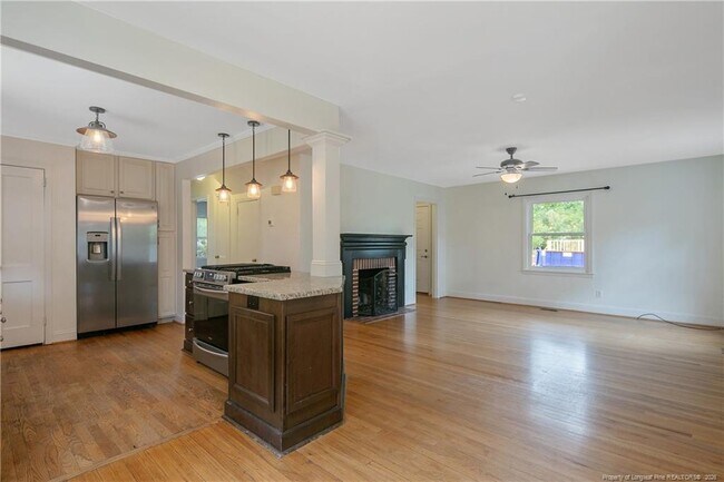 Building Photo - 415 Vista Dr