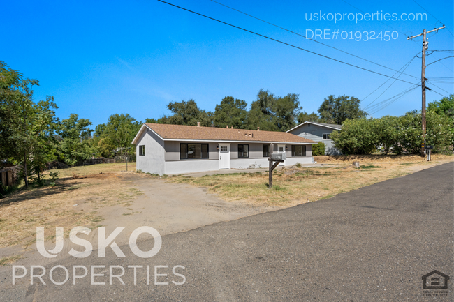 Building Photo - 2-Bedroom Duplex Retreat in Loomis – Cozy ...