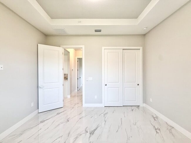 Building Photo - 20 Coxswain Dr