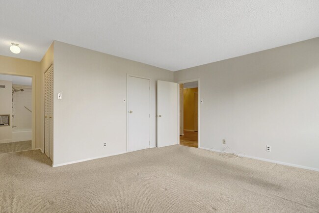 Building Photo - 3800 Fairfax Dr