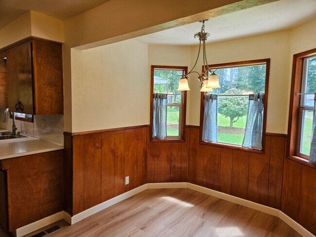 Building Photo - 3Bd/2Ba Single Story House - For Viewing!