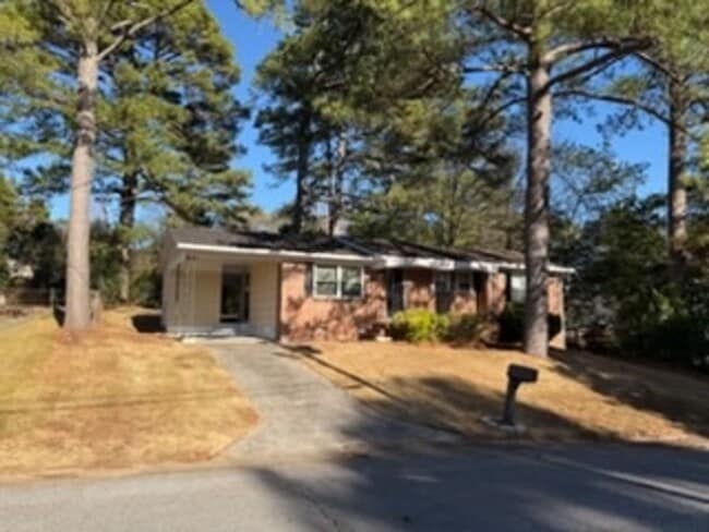 Building Photo - 3 Bedroom Newly Renovated Unit