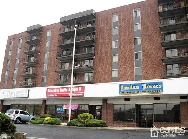 Building Photo - 10 N Wood Ave