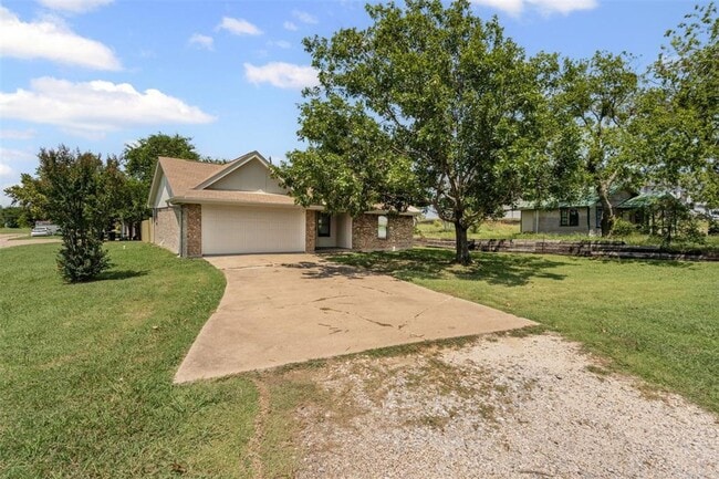 Building Photo - Charming 3-bedroom 2 bath Home Located in Cleburne.